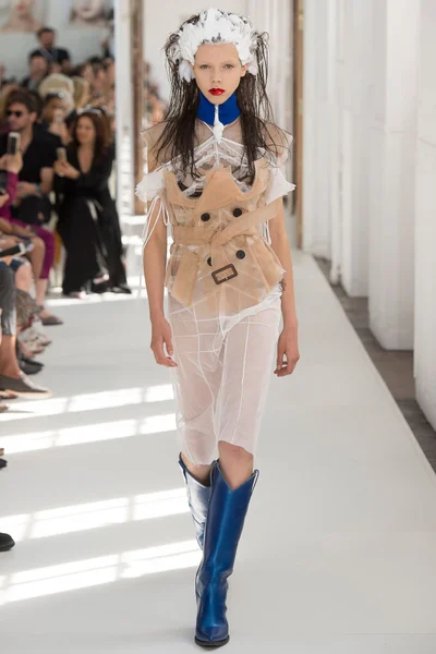 Look 9